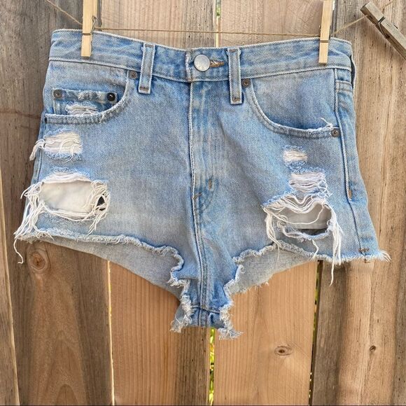 BDG Shorts Womens High Rise Rise Cut Off Frayed Destroyed Denim Short SZ 26 - Picture 1 of 11